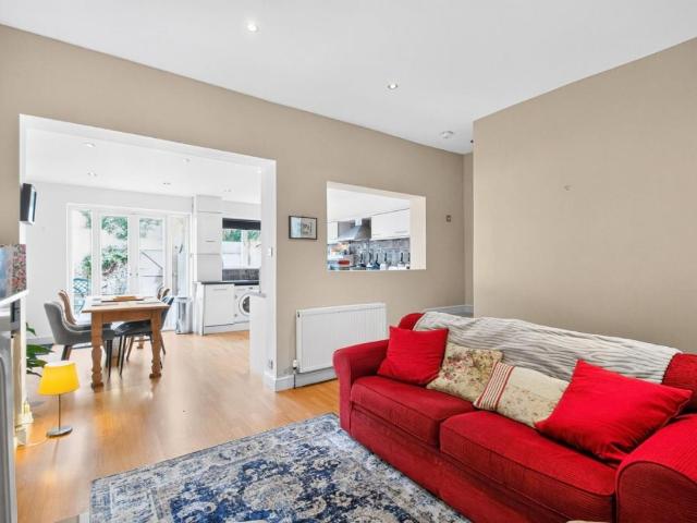 2 bed house for sale