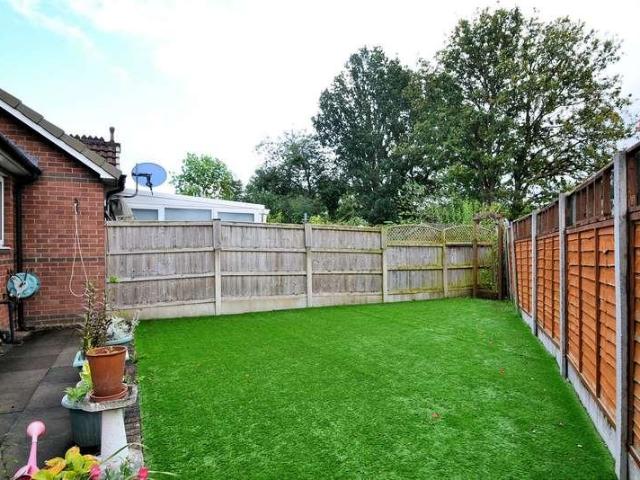 2 bed house for sale