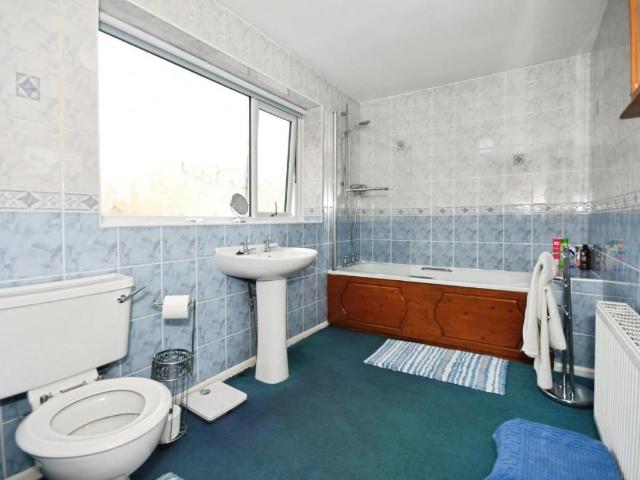 2 bed house for sale