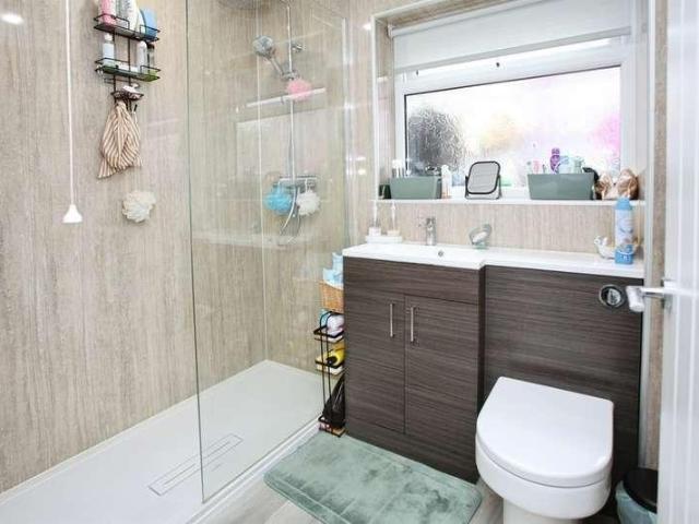2 bed house for sale