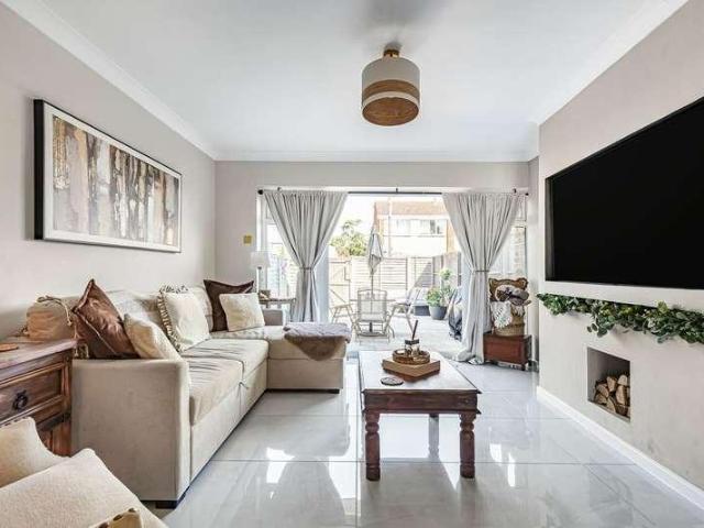 2 bed house for sale