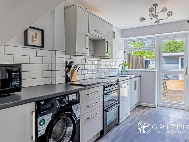 2 bed house for sale