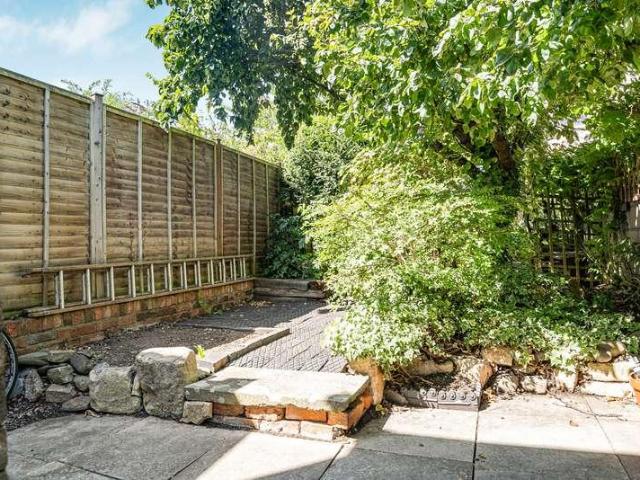 2 bed house for sale