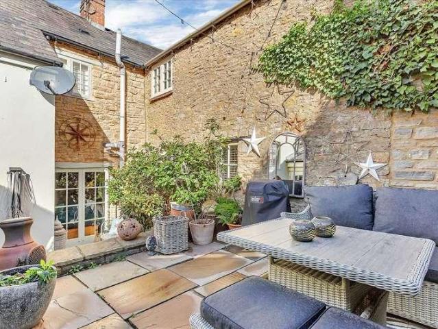 2 bed house for sale
