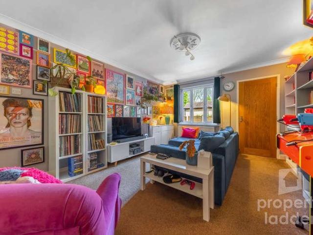2 bed house for sale
