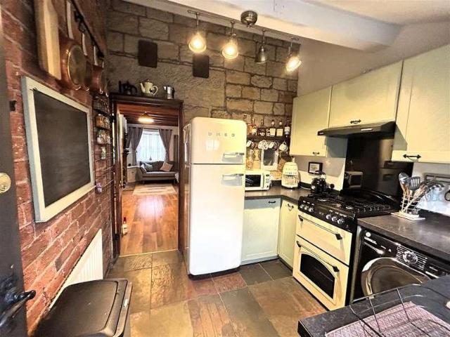 2 bed house for sale