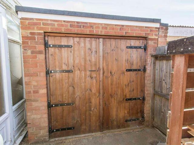 2 bed house for sale