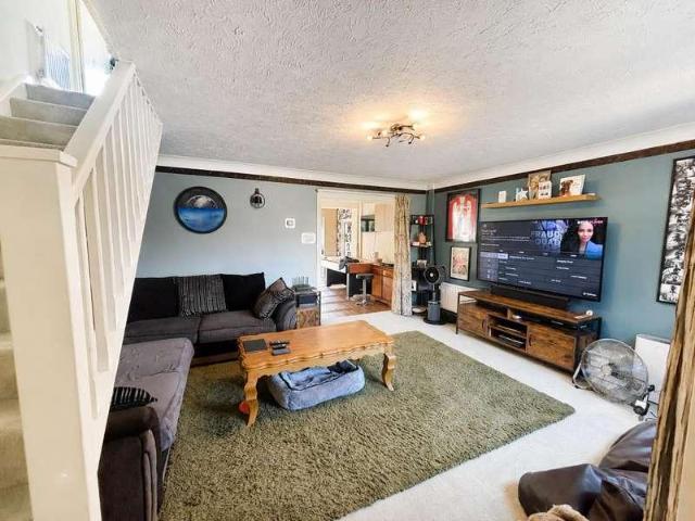 2 bed house for sale