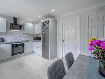 2 bed house for sale