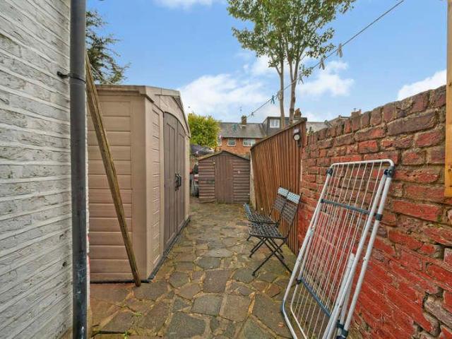 2 bed house for sale