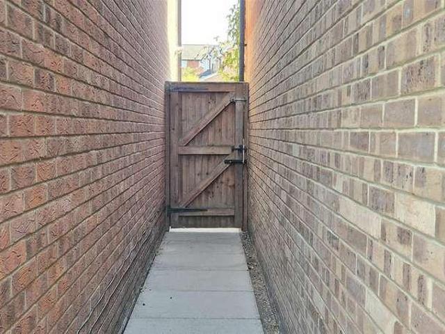 2 bed house for sale