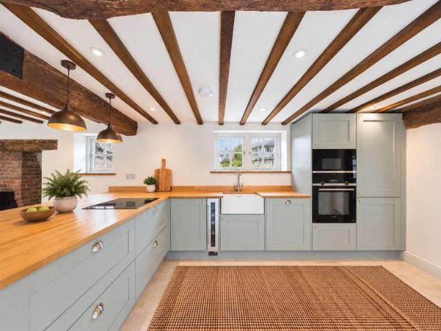 2 bed house for sale