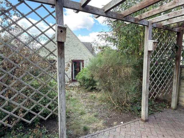2 bed house for sale