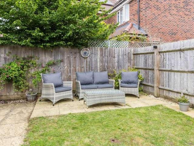 2 bed house for sale