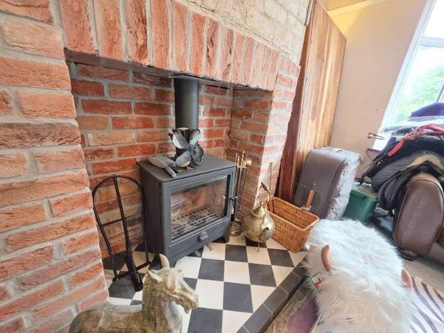 2 bed house for sale