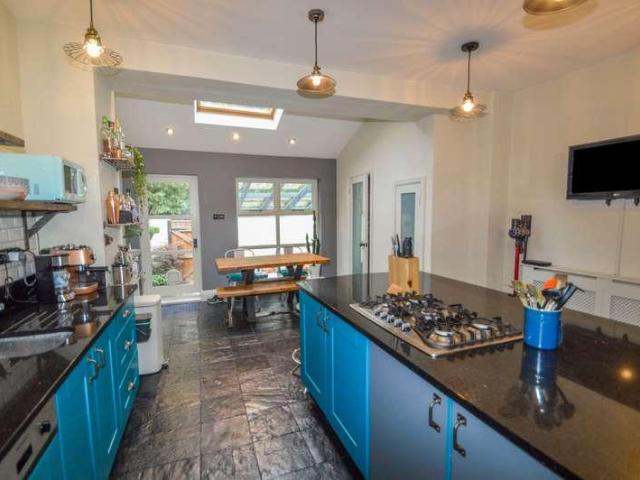2 bed house for sale
