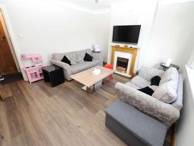 2 bed house for sale