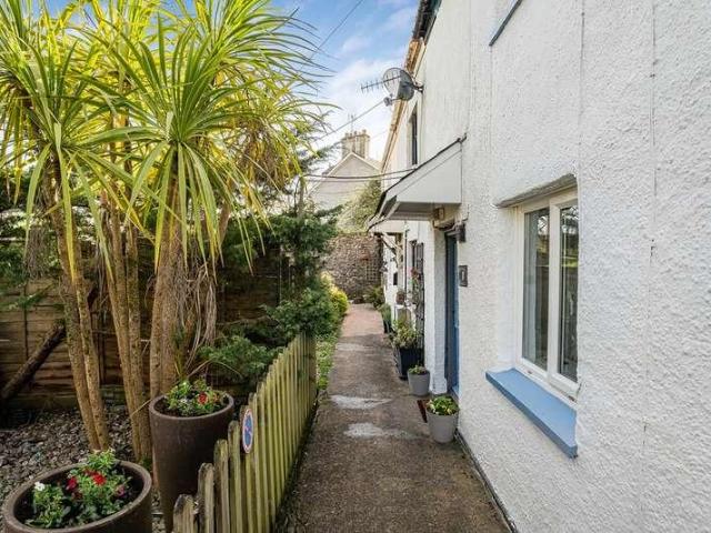 2 bed house for sale