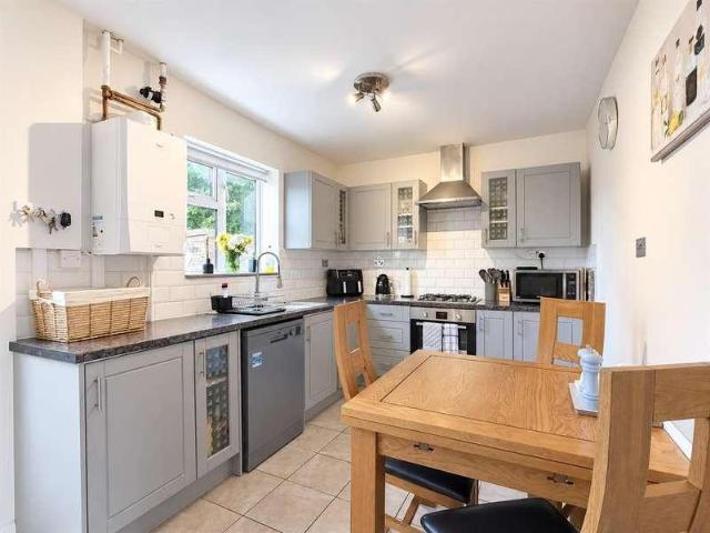2 bed house for sale