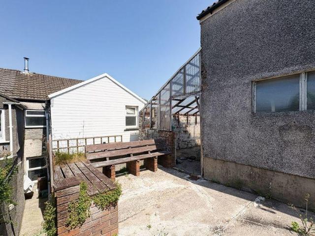 2 bed house for sale