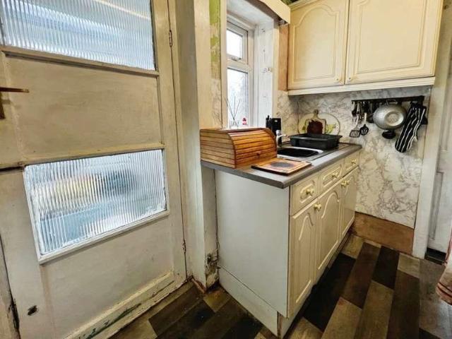 2 bed house for sale