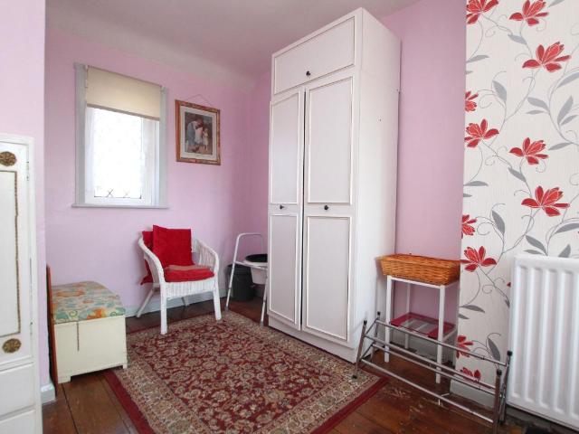 2 bed house for sale