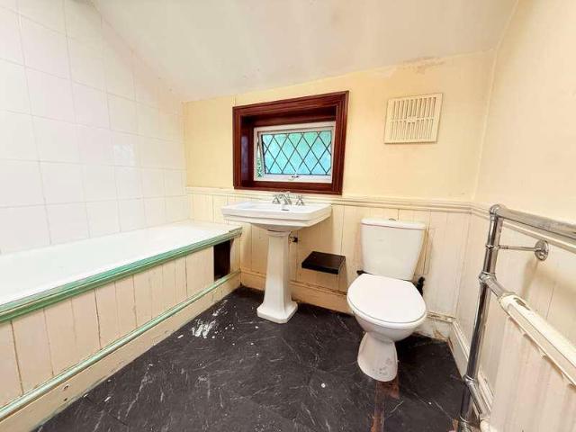 2 bed house for sale