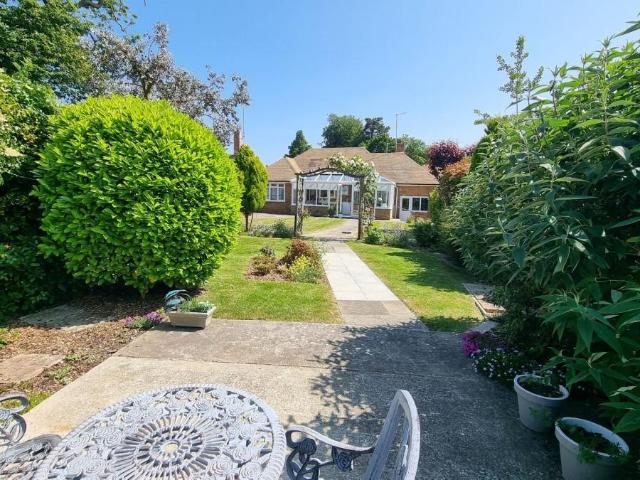 2 bed house for sale