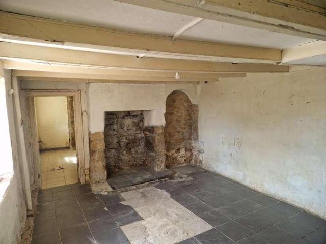 2 bed house for sale