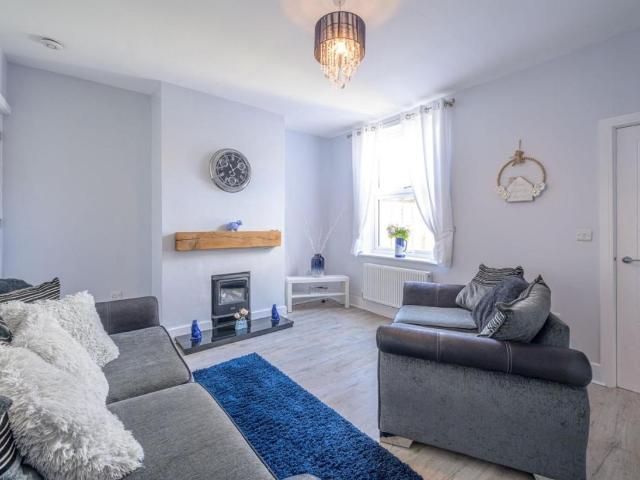 2 bed house for sale