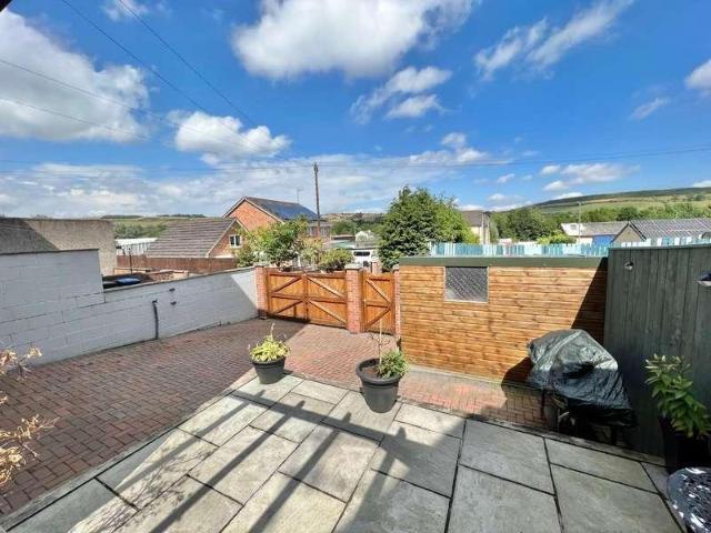 2 bed house for sale