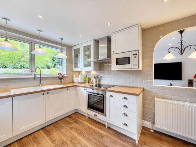 2 bed house for sale