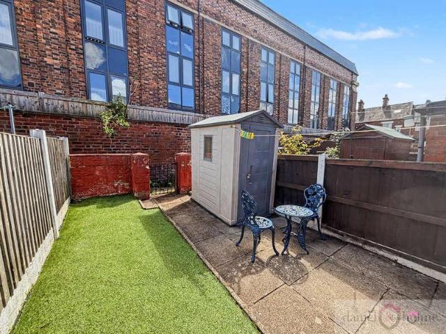 2 bed house for sale