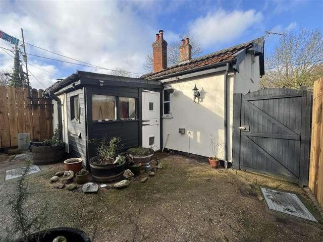 2 bed house for sale