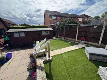 2 bed house for sale
