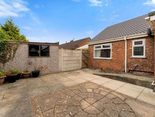 2 bed house for sale