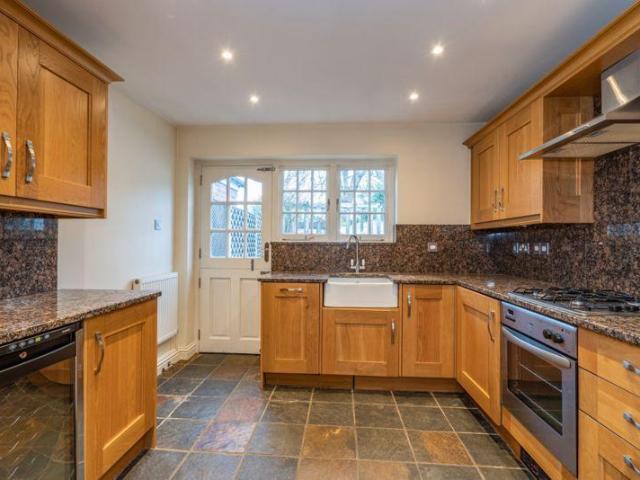2 bed house for sale