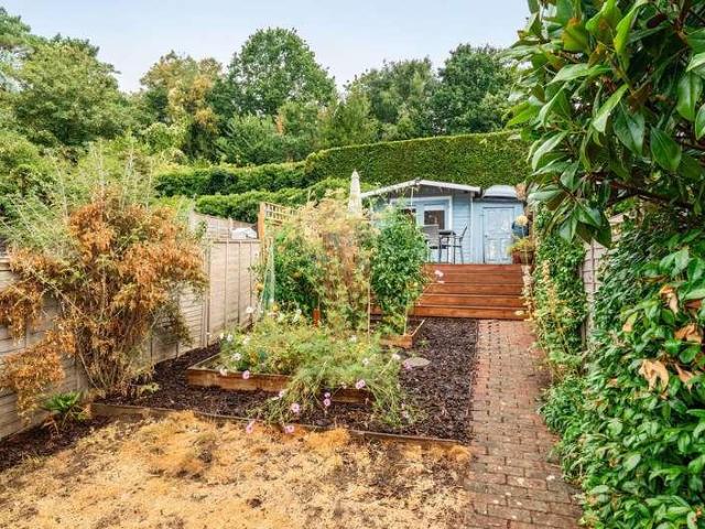 2 bed house for sale