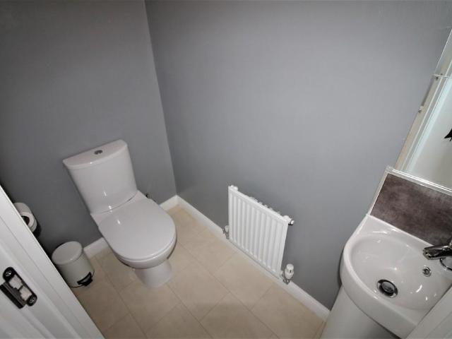 2 bed house for sale
