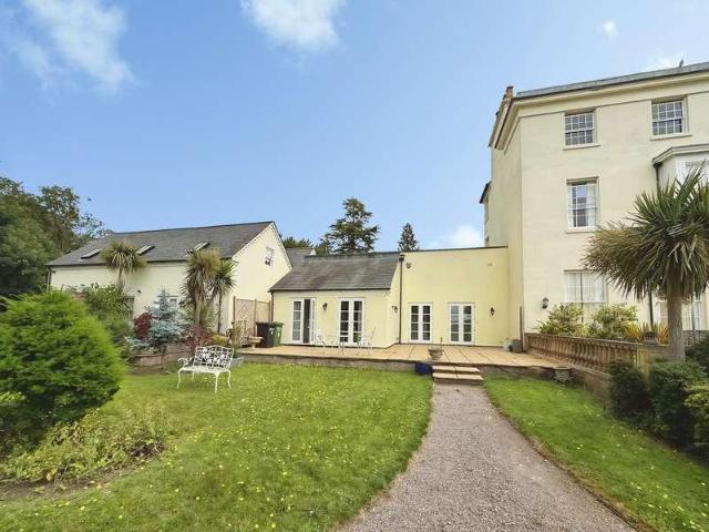 2 bed house for sale