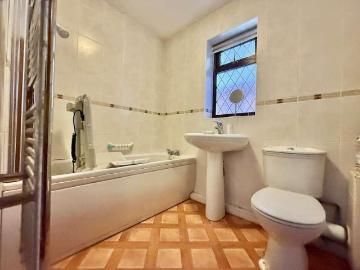 2 bed house for sale