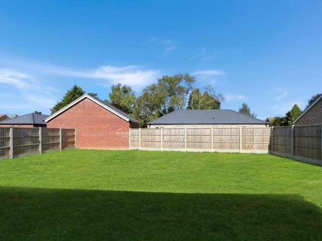 2 bed house for sale
