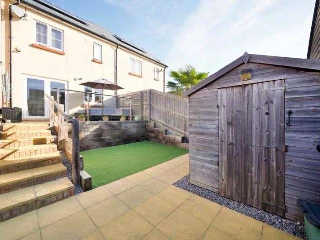 2 bed house for sale