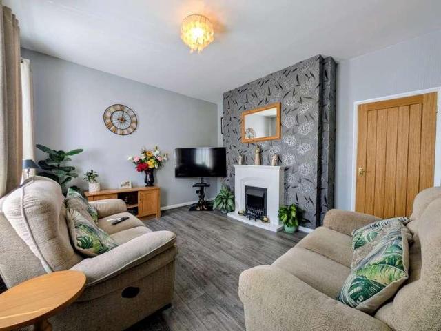 2 bed house for sale