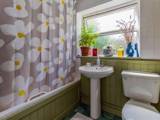 2 bed house for sale