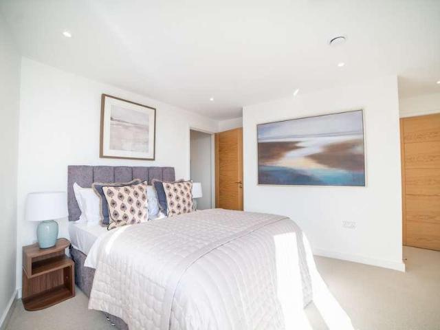 3 bed flat for sale