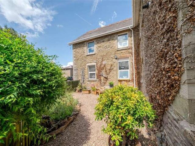 2 bed house for sale