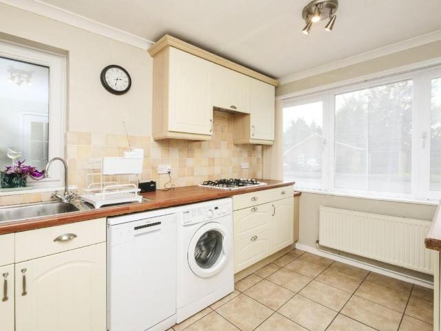 2 bed house for sale