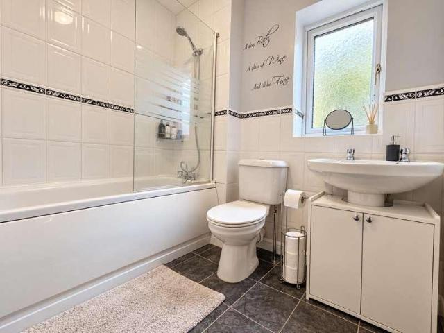 2 bed house for sale