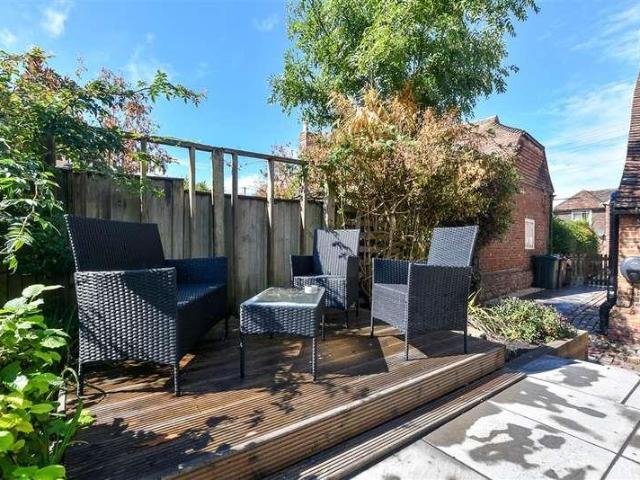 2 bed house for sale